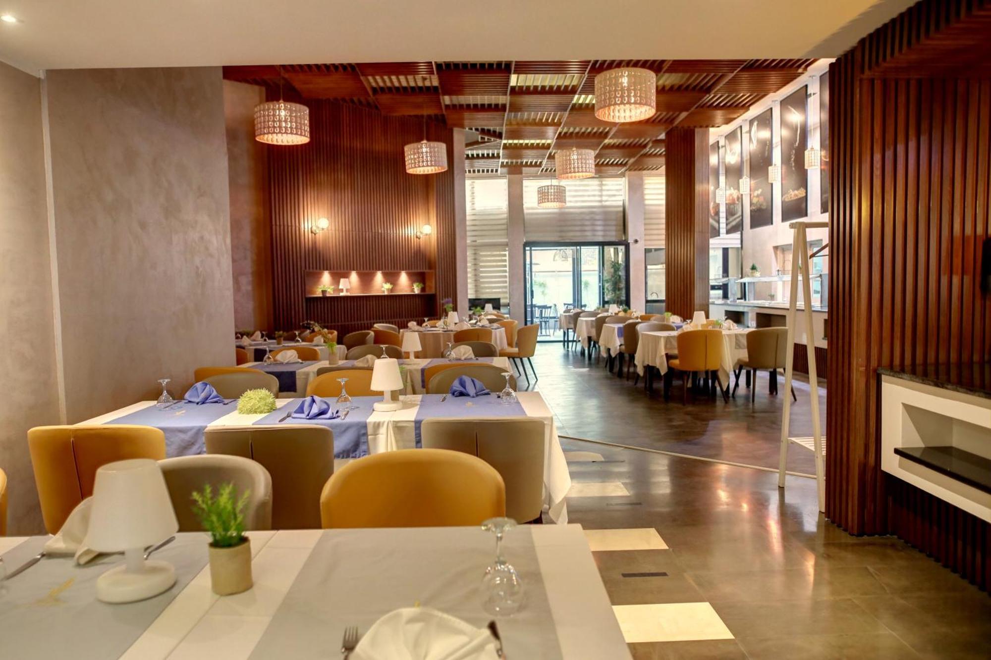 Hotel Leman, Les Berges Du Tunis