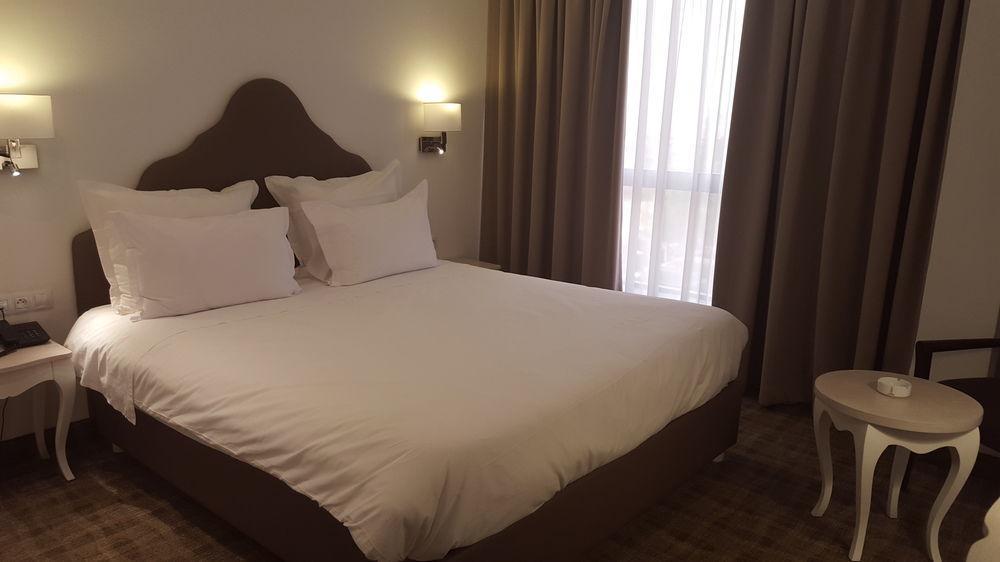 Hotel Leman, Les Berges Du Tunis